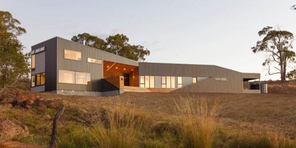 Redefining Outside In: The Valley House in Tasmania