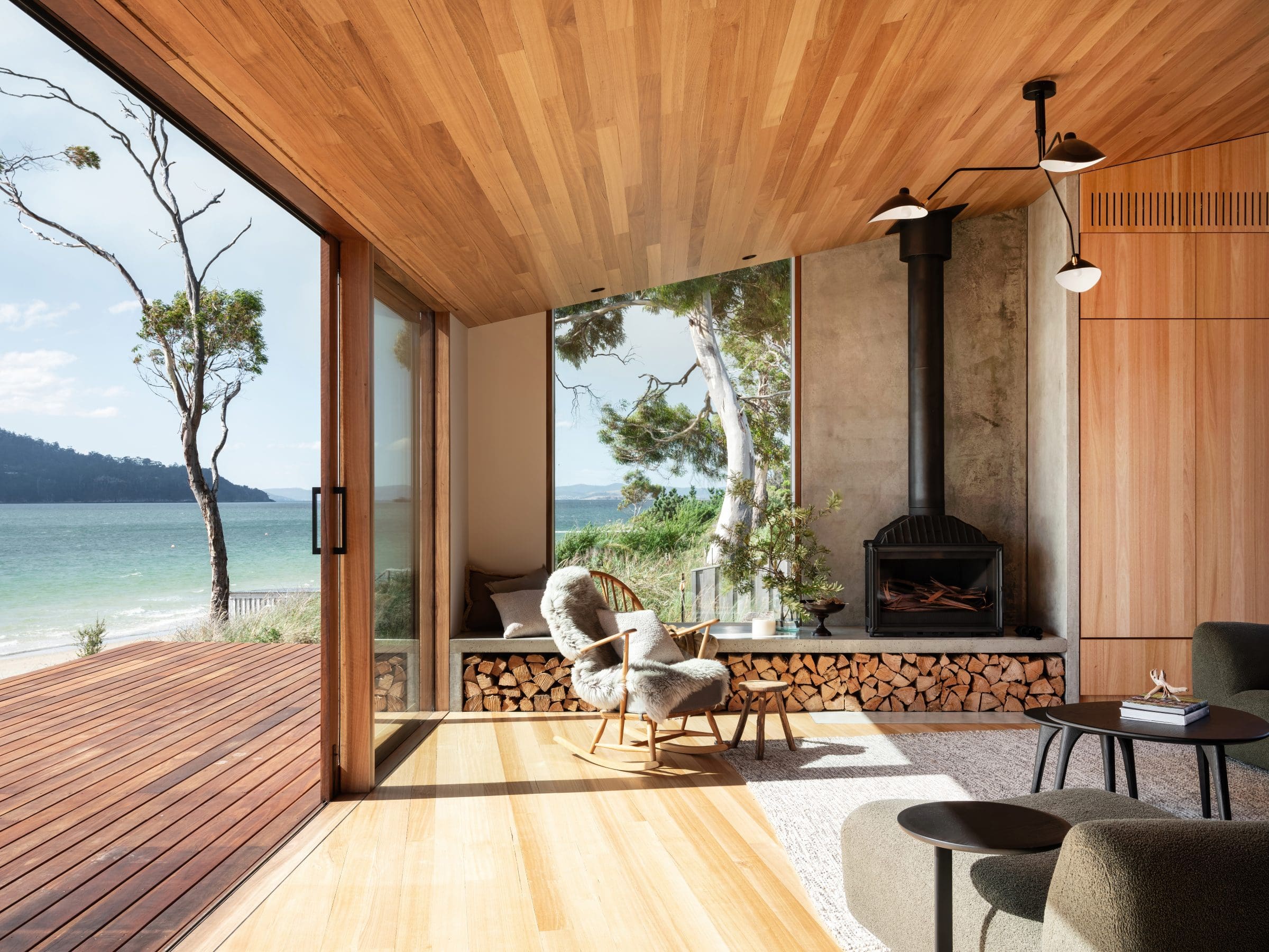 Golden Light and Timeless Warmth: Nebraska House by Lara Maeseele Celebrates Tasmanian Oak